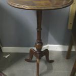599 1582 PEDESTAL TABLE